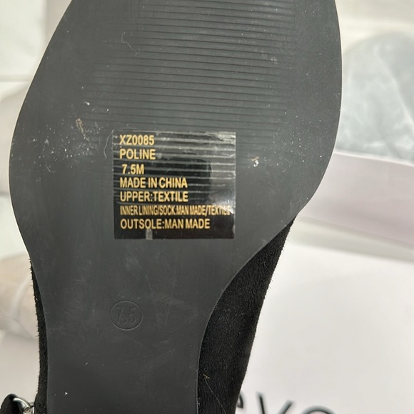 Stillieve Black ankle booties with side zipper, NEW, size 7.5 - Picture 3 of 5